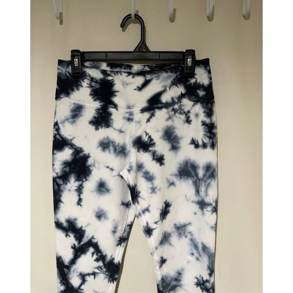 Women's NWOT Nike Dri-FIT Tie-Dye Leggings M White Black - Picture 3 of 8